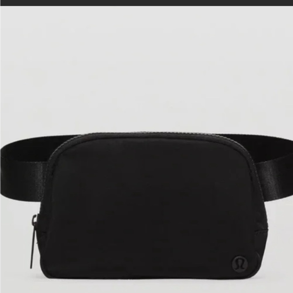 Lululemon belt bag black